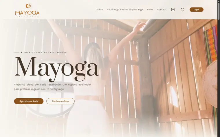 Página inicial do Mayoga Shala, com foto do estúdio de yoga e os botões de agendamento